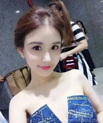 还是后面的妹子亮了 还是后面的妹子亮了