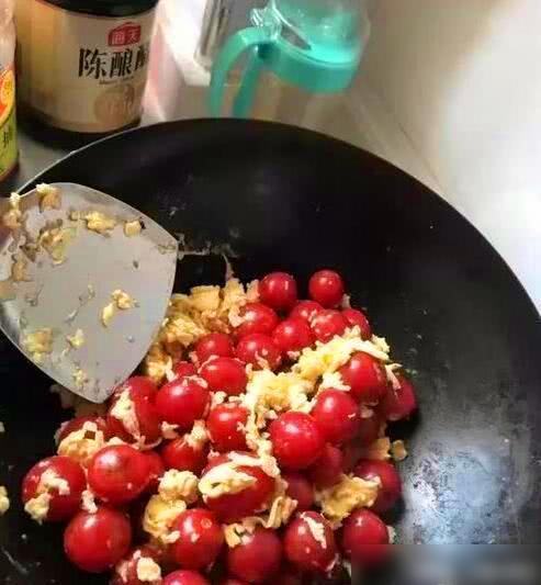 每日一笑:熊哥,这是什么玩意,不知道能不能吃 每日一笑:熊哥,这是什么玩意,不知道能不能吃