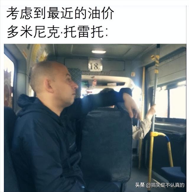 妹子以后拍照还是远离玻璃吧，你的影子已经说明了一切，真尴尬