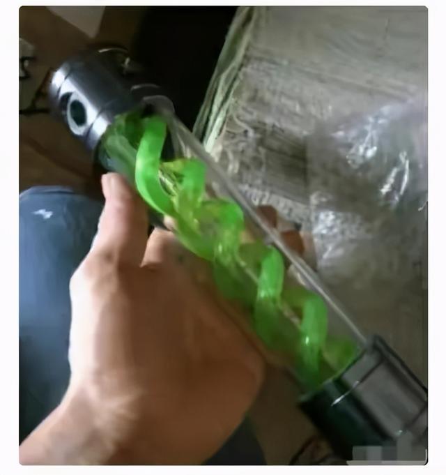 “在儿子房间发现了这个,他说是手电筒!”我怎么觉得不对劲呢? “在儿子房间发现了这个,他说是手电筒!”我怎么觉得不对劲呢?