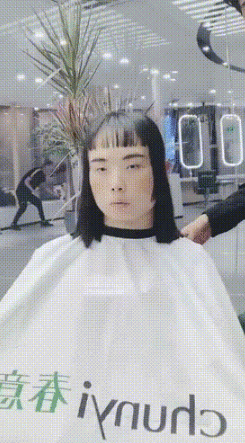 “找托尼老师剪的发型,收费要5800”看了成品才知贵在哪,哈哈哈哈哈哈哈 “找托尼老师剪的发型,收费要5800”看了成品才知贵在哪,哈哈哈哈哈哈哈