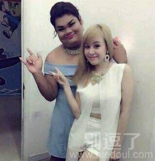 有种女生只跟不如自己美的拍照