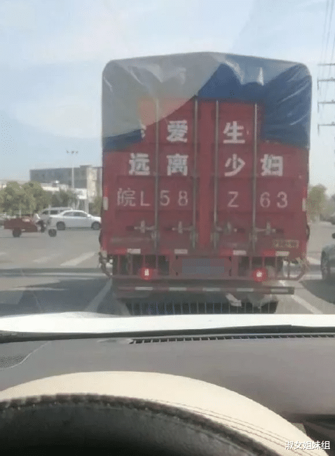 “地铁上遇到心仪的女生,怎么搭讪比较好?”哈哈哈哈眼光真毒啊~ “地铁上遇到心仪的女生,怎么搭讪比较好?”哈哈哈哈眼光真毒啊~
