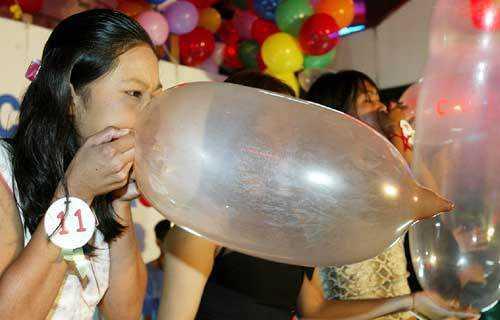 这是谁组织的吹气球比赛 这是谁组织的吹气球比赛