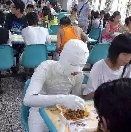 快递在路上被烧毁,快递员竟然这样的回复我...哈哈哈哈硬钢啊 快递在路上被烧毁,快递员竟然这样的回复我...哈哈哈哈硬钢啊