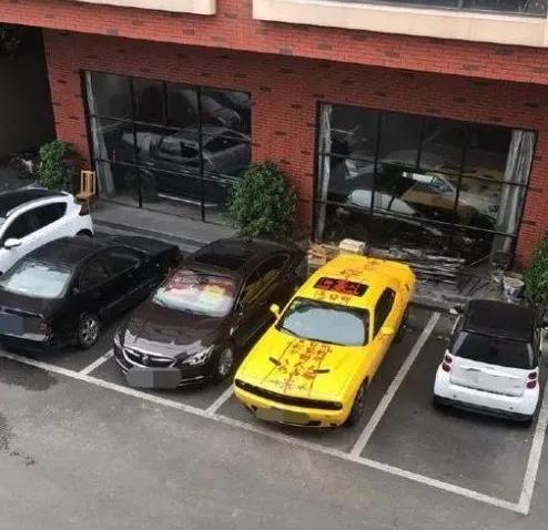 快递在路上被烧毁,快递员竟然这样的回复我...哈哈哈哈硬钢啊 快递在路上被烧毁,快递员竟然这样的回复我...哈哈哈哈硬钢啊