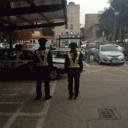 爆笑gif：逗比警察欢乐多