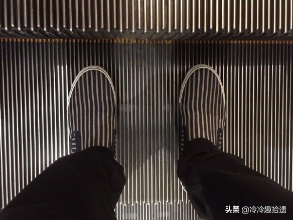每日爆笑囧图神评论大赏:可爱的妹子竟然这样玩真人CS 每日爆笑囧图神评论大赏:可爱的妹子竟然这样玩真人CS