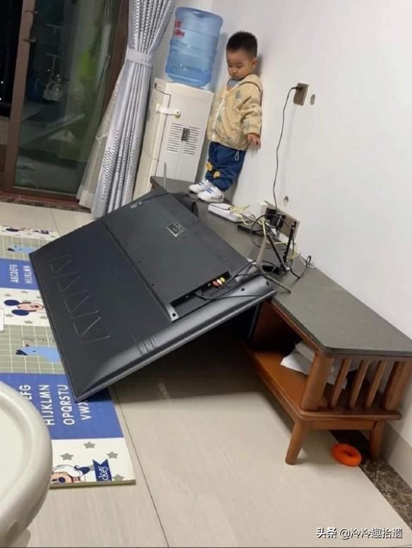 每日爆笑囧图神评论大赏:可爱的妹子竟然这样玩真人CS 每日爆笑囧图神评论大赏:可爱的妹子竟然这样玩真人CS
