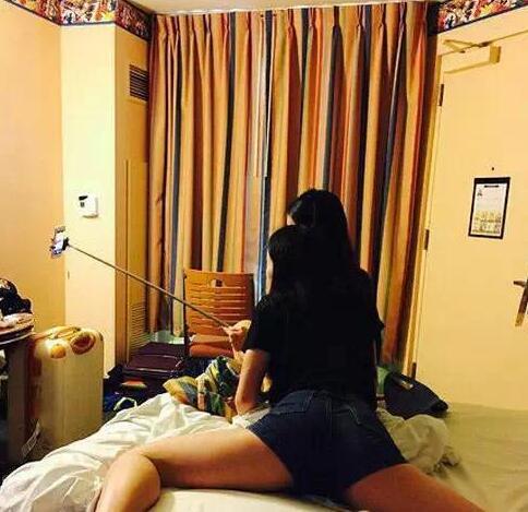 为了自拍这是拼了 为了自拍这是拼了