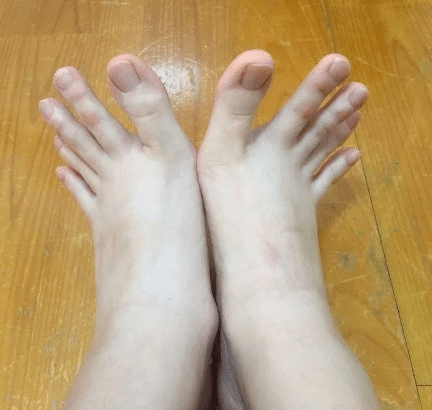 姑娘,你为了把纹身露出来,才把腰给露出来的吧,哈哈哈哈真有心机! 姑娘,你为了把纹身露出来,才把腰给露出来的吧,哈哈哈哈真有心机!