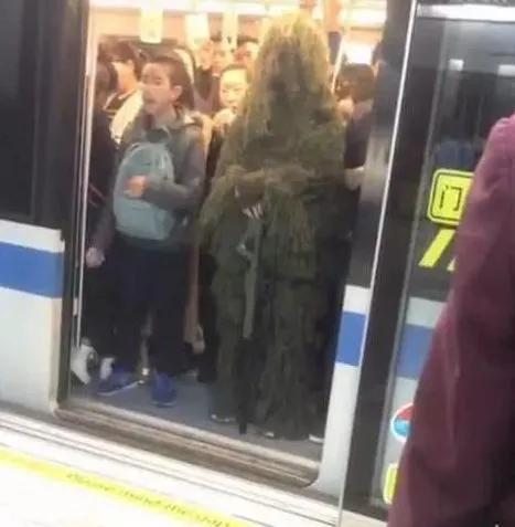 公司的女同事总是给我发这种照片,是在暗示我吗?哈哈哈哈哈 公司的女同事总是给我发这种照片,是在暗示我吗?哈哈哈哈哈