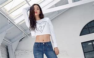 轻松一秒:服装店的镜子是有什么魔法吗? 轻松一秒:服装店的镜子是有什么魔法吗?
