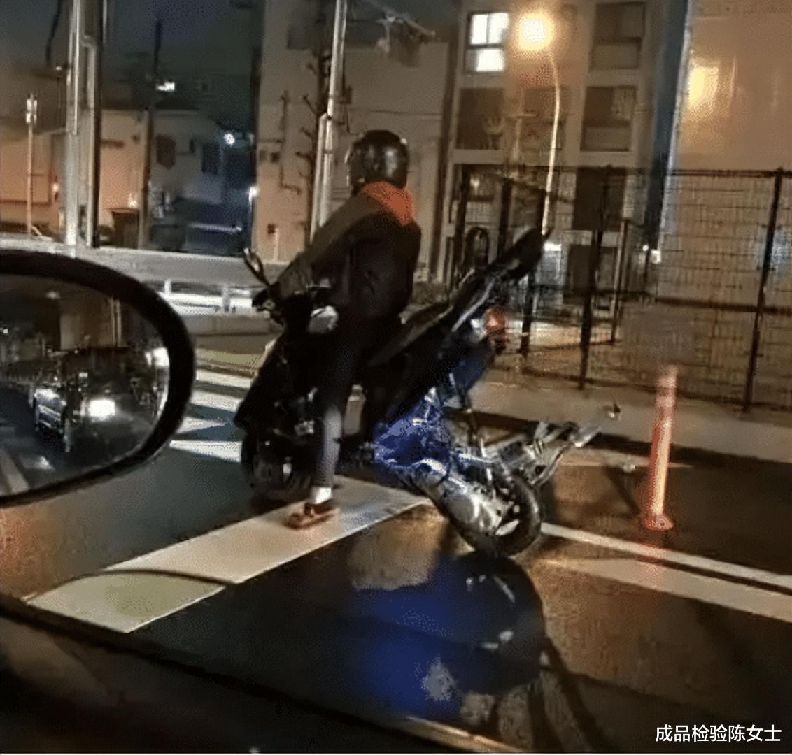 “摩托车三十年更迭图鉴”,一看就知道设计师是个单身汪 “摩托车三十年更迭图鉴”,一看就知道设计师是个单身汪