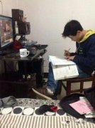 趁着换人的时候，赶紧写会作业·