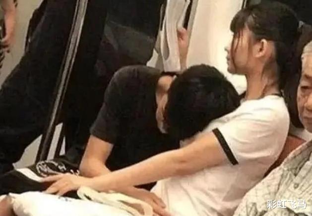 “老婆出差在宾馆给我发照片,桌子上的是胶水吗?”哈哈哈哈...墙颜色亮了! “老婆出差在宾馆给我发照片,桌子上的是胶水吗?”哈哈哈哈...墙颜色亮了!