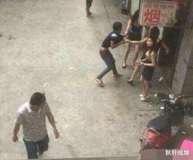“新婚第二天老婆就抱怨我,难道是因为我挤奶工的工作?”哈哈哈 “新婚第二天老婆就抱怨我,难道是因为我挤奶工的工作?”哈哈哈