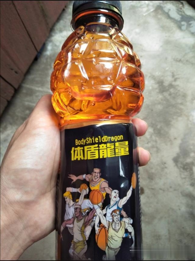 妹子,你知道你这个动作会让后面多少的狗男人想入非非吗?哈哈哈 妹子,你知道你这个动作会让后面多少的狗男人想入非非吗?哈哈哈