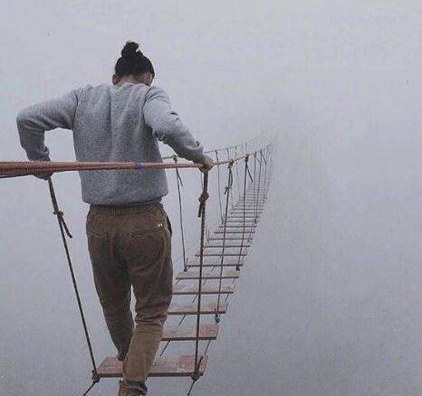 妹子,你知道你这个动作会让后面多少的狗男人想入非非吗?哈哈哈 妹子,你知道你这个动作会让后面多少的狗男人想入非非吗?哈哈哈