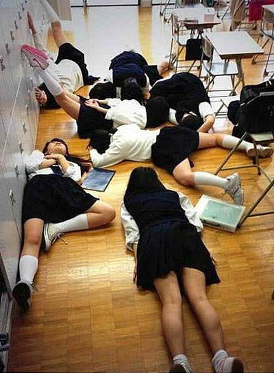 校园里疯狂的女学生们,疯狂啊！