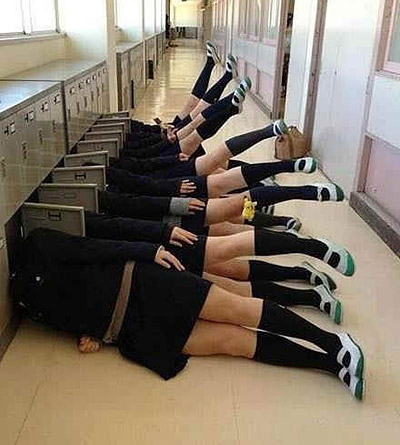 校园里疯狂的女学生们,疯狂啊！