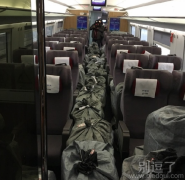 双11高铁坐满了电商的快递