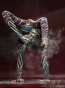 这就是艺术家的风采。