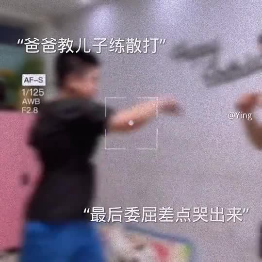 轻松一刻：该不该提醒这妹子，她的衣服穿反了？