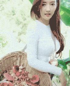 你知道吗？当女生给喜欢的人打电话的时候，会在床上滚来滚去哈哈哈