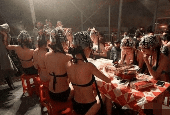 “公司团建,男同事各选择一名女同事回家!”评论是魔鬼吗?哈哈哈哈~ “公司团建,男同事各选择一名女同事回家!”评论是魔鬼吗?哈哈哈哈~