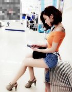 商场美丽侧颜妹子令人惊艳