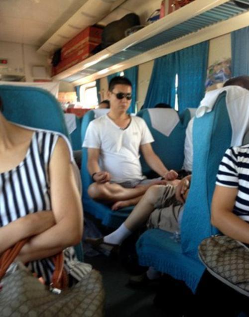 火车上的练功哥