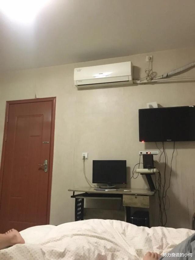 “老公出差在外发来一张住宿照片,好像有点不对劲...” “老公出差在外发来一张住宿照片,好像有点不对劲...”