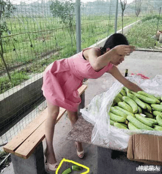 “哥们离婚后净身出户,他老婆突然约我,这个接盘侠我是不敢当呀!”哈哈哈 “哥们离婚后净身出户,他老婆突然约我,这个接盘侠我是不敢当呀!”哈哈哈