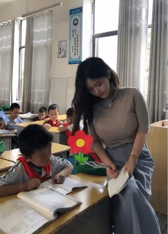 “班主任怀孕时被绿,学生纷纷赶来围观!”内容太精彩了,哈哈哈 “班主任怀孕时被绿,学生纷纷赶来围观!”内容太精彩了,哈哈哈