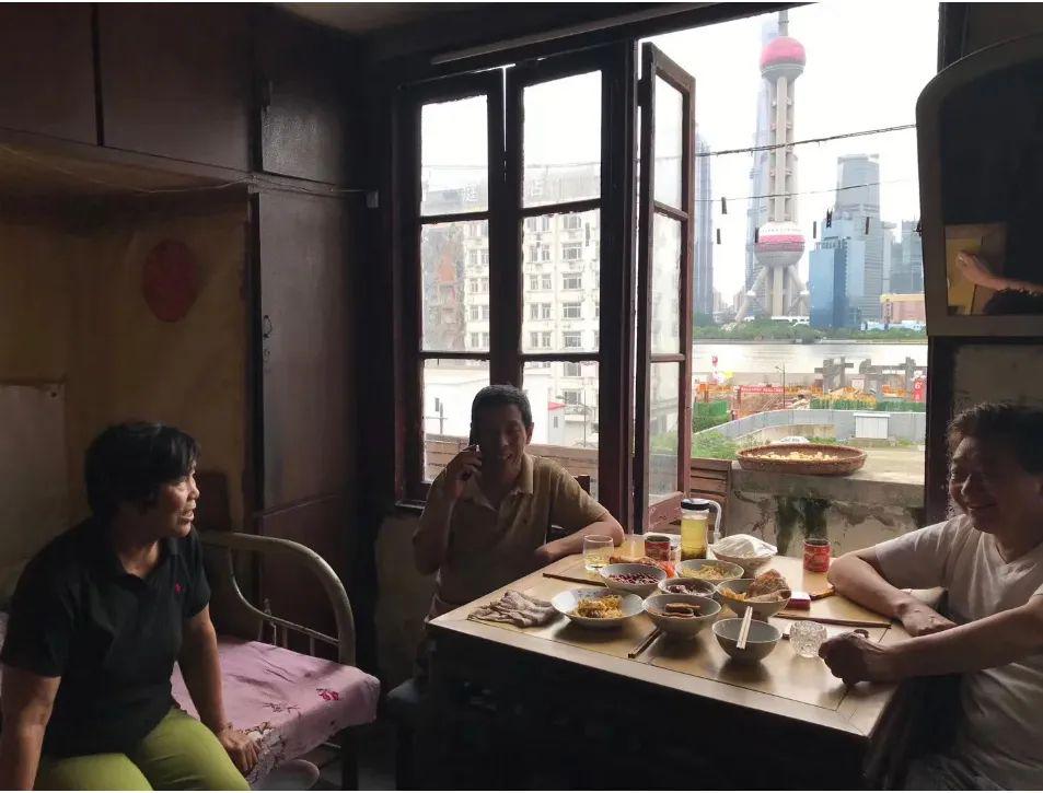推美女也是一份工作?沉浸式体验安全员的艰辛 推美女也是一份工作?沉浸式体验安全员的艰辛