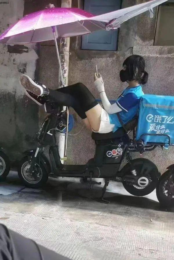 推美女也是一份工作?沉浸式体验安全员的艰辛 推美女也是一份工作?沉浸式体验安全员的艰辛