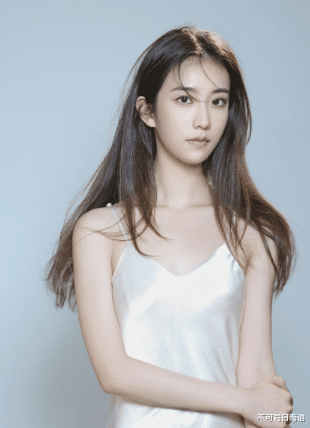 “美女穿紧身裙的样子太霸道,都原形毕露了”好尴尬!哈哈哈哈 “美女穿紧身裙的样子太霸道,都原形毕露了”好尴尬!哈哈哈哈