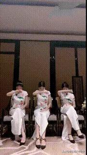 “我抽了三盒烟都没想明白,我妈当初是怎么看上我爸的?”哈哈 “我抽了三盒烟都没想明白,我妈当初是怎么看上我爸的?”哈哈