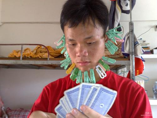 该夹鼻子了吧。。