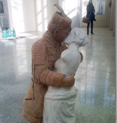 疯狂雕像 玩穿越啊