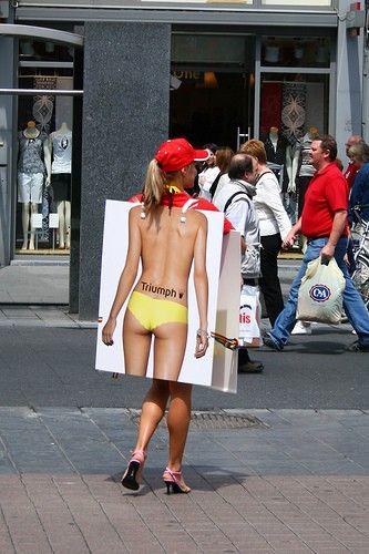 女人也疯狂,也搞笑。