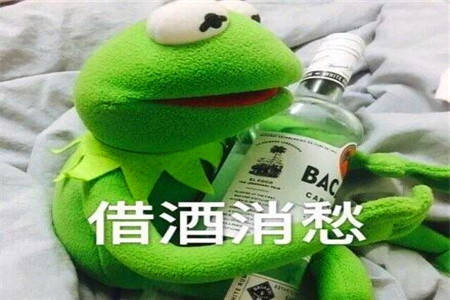 幽默笑话：好不容易把女同事约出来，她却靠在我的肩膀上睡着了