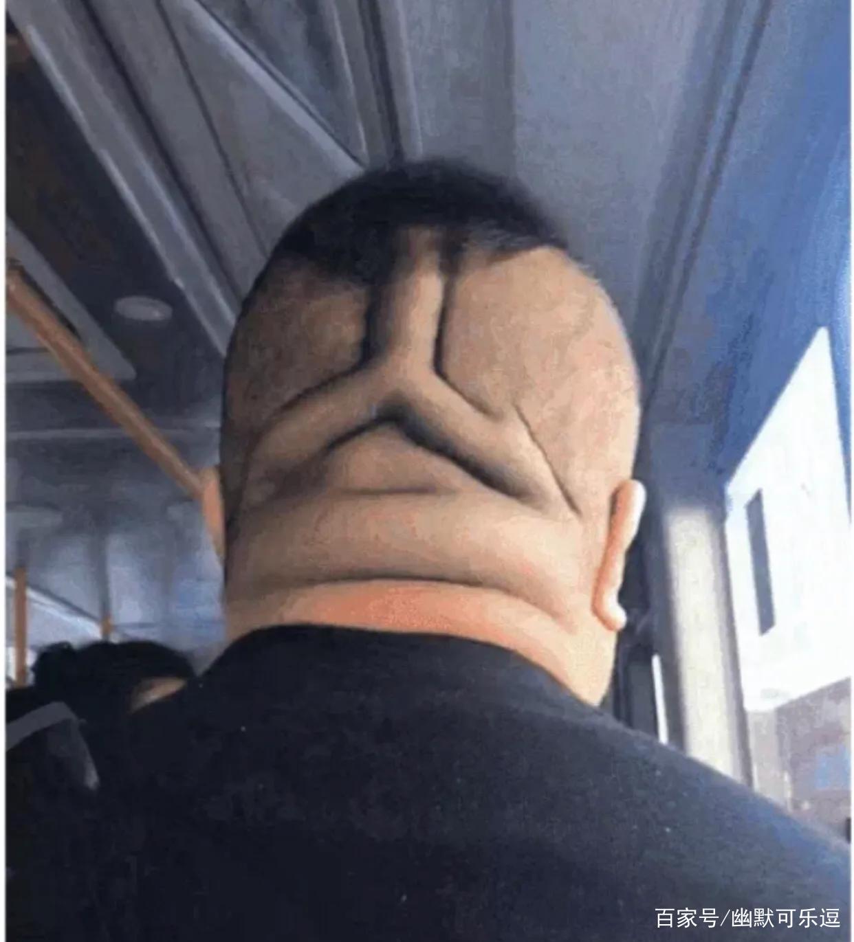 “本想买辆奔驰，看到大叔的发型，我失去了兴趣！”哈哈哈