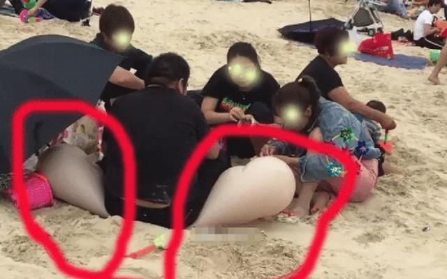 “妹子把这玩意P掉吧,这样很影响美观,让人尴尬啊!”哈哈哈 “妹子把这玩意P掉吧,这样很影响美观,让人尴尬啊!”哈哈哈
