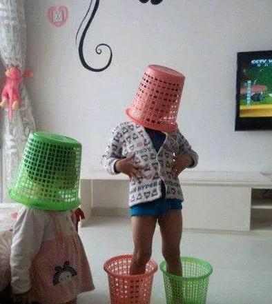 妹子，以后拍照注意下身后，不然总会被一些人抢镜了...哈哈哈哈