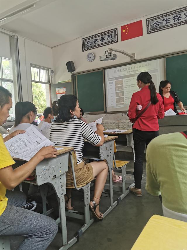 神回复：你俩绝配，正好一个圆的，一个方的，孩子就叫元芳吧