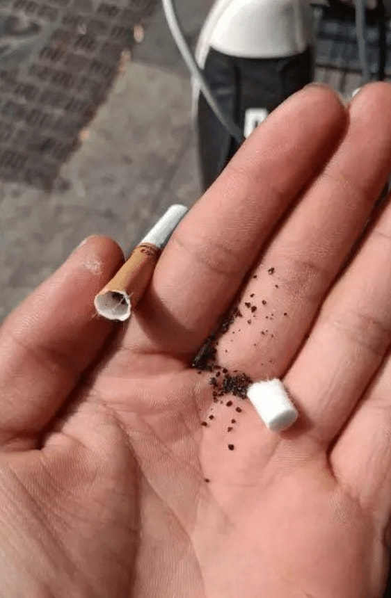 “给别人指路发烟给我,还好我不会抽烟,这是啥?” “给别人指路发烟给我,还好我不会抽烟,这是啥?”