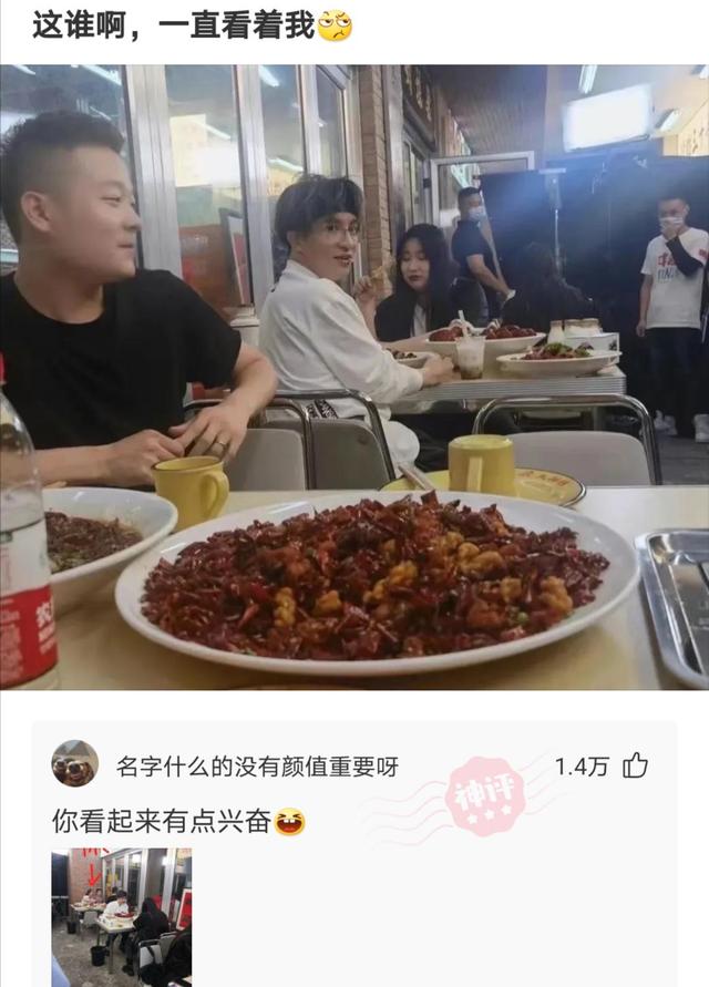 神回复:有没有这样一种可能,霸王龙是有毛的! 神回复:有没有这样一种可能,霸王龙是有毛的!