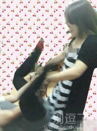 你们玩什么呢?? 你们玩什么呢??